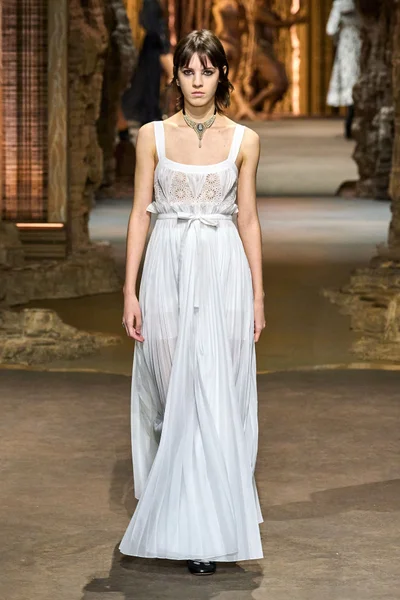 Look 19